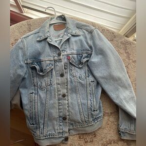 Levi’s worn vintage Jean jacket never worn. Size medium